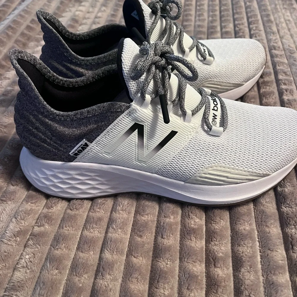 New Balance Fresh Foam Roav - Picture 2 of 5